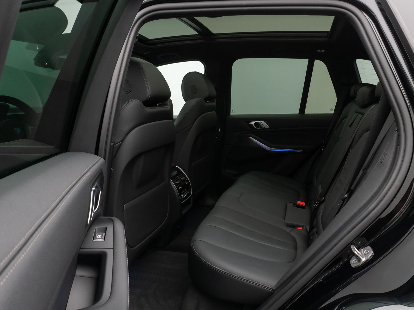 Fahrzeugabbildung BMW X5 xD30d M Sport Panorama Kamera HUD DAB HiFi