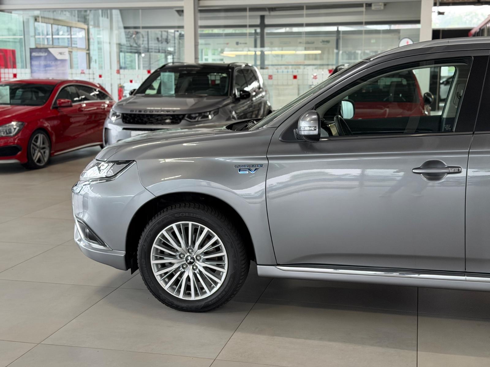 Mitsubishi 2.4 Plug-in Hybrid Outlander Diamant Spirit AHK