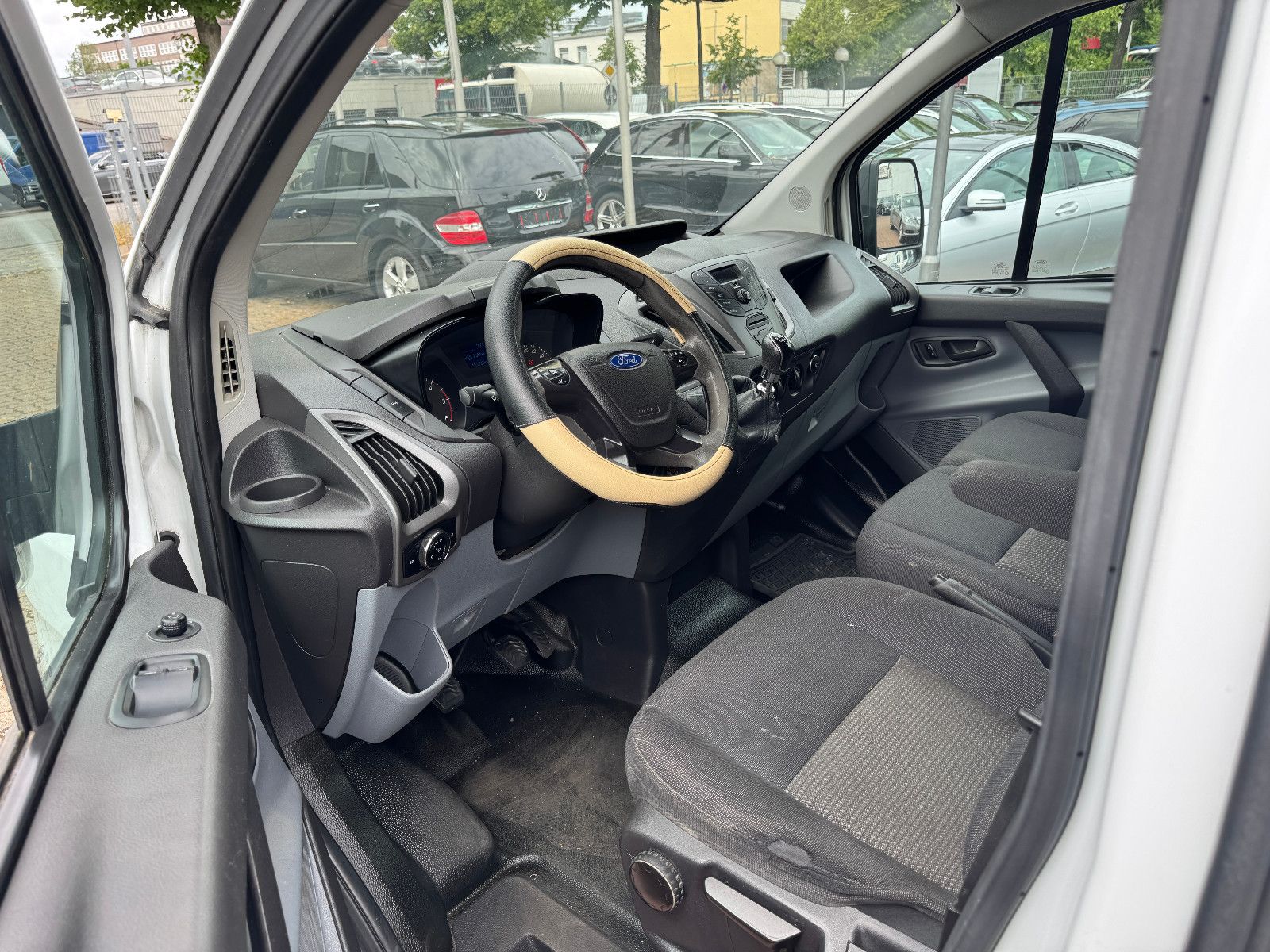 Fahrzeugabbildung Ford Transit Custom 2.2 TDCI HOCHDACH L2 H2 3-SITZER