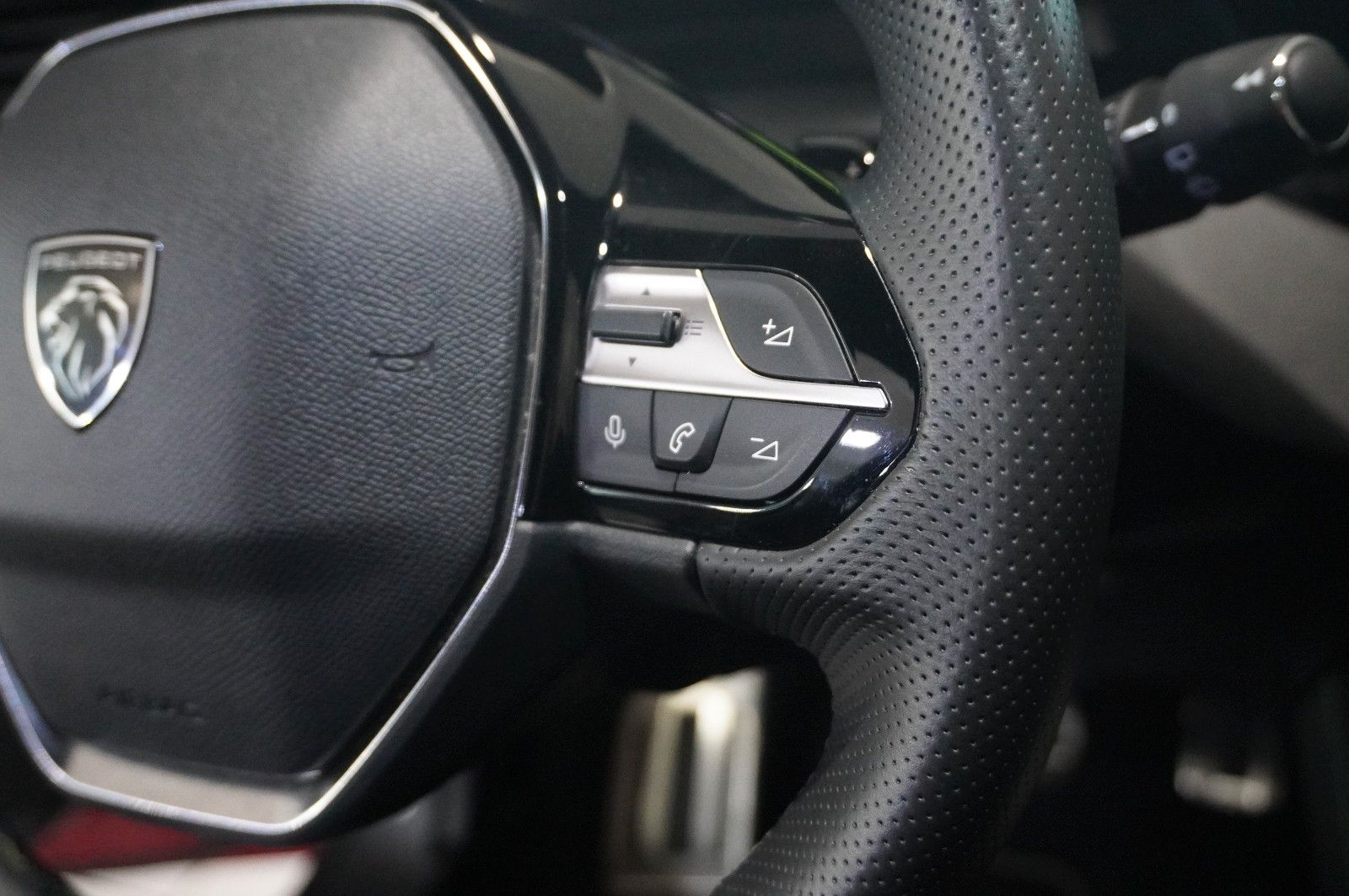 Fahrzeugabbildung Peugeot 308 SW 1.5D GT SPORT NAVI/LED/KAMERA/VIRT./DAB+