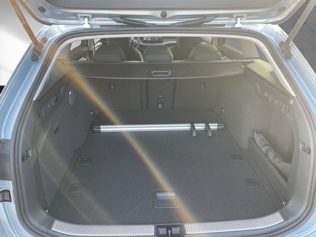 Skoda Superb Combi 2.0 TDI *AHK*DSG*LED*DAB*NAVI*KLIMA