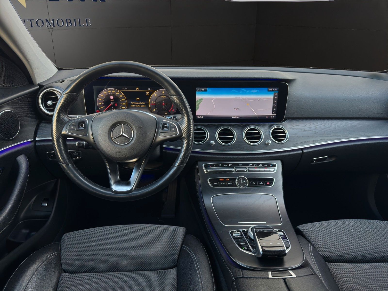 Fahrzeugabbildung Mercedes-Benz E 220d Lim. Pano/Widescreen/Kamera/MBeam