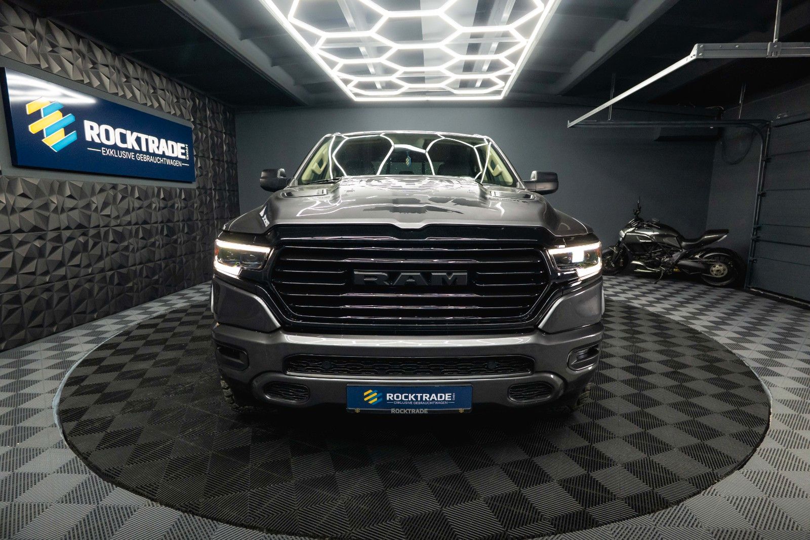 Fahrzeugabbildung Dodge RAM 5.7 V8 HEMI 4x4 OFFROAD LONGBED Limited LED