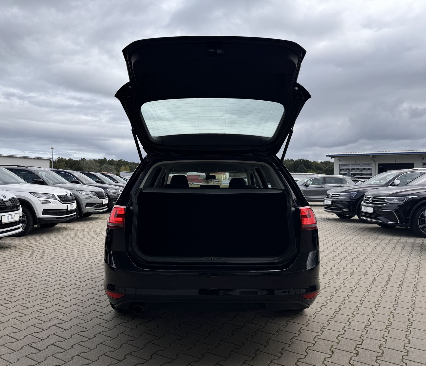 Fahrzeugabbildung Volkswagen Golf 1.6 TDI*Trendline*Temp*PDC*Klima*MFL*Navi*