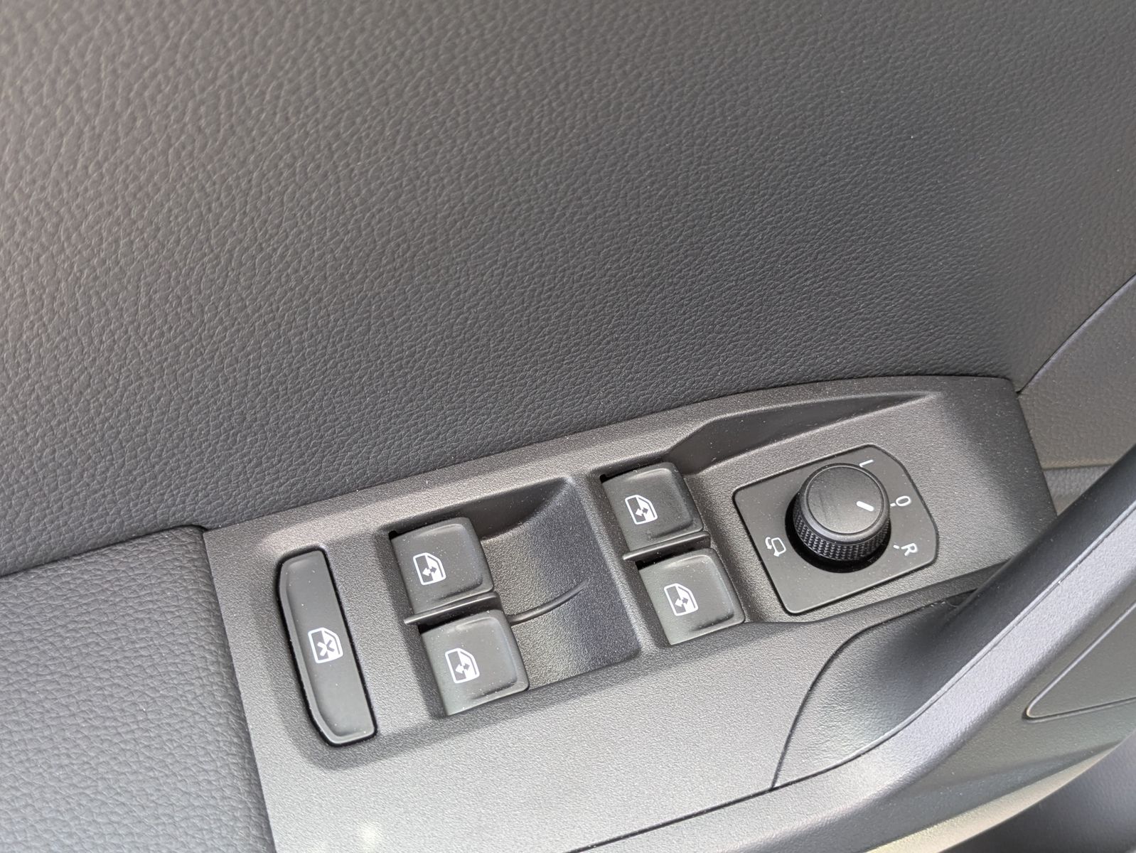 Fahrzeugabbildung SEAT Arona 1.5 TSI FR DSG AHK*ACC*LED*APP*DAB*KAMERA