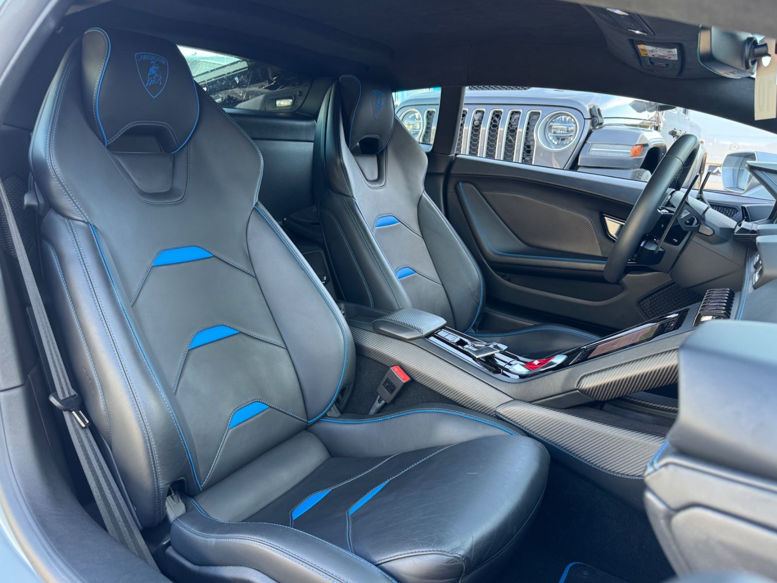 Fahrzeugabbildung Lamborghini Huracán EVO V10 /LIFT/SENSONUM/KAMERA/ACC
