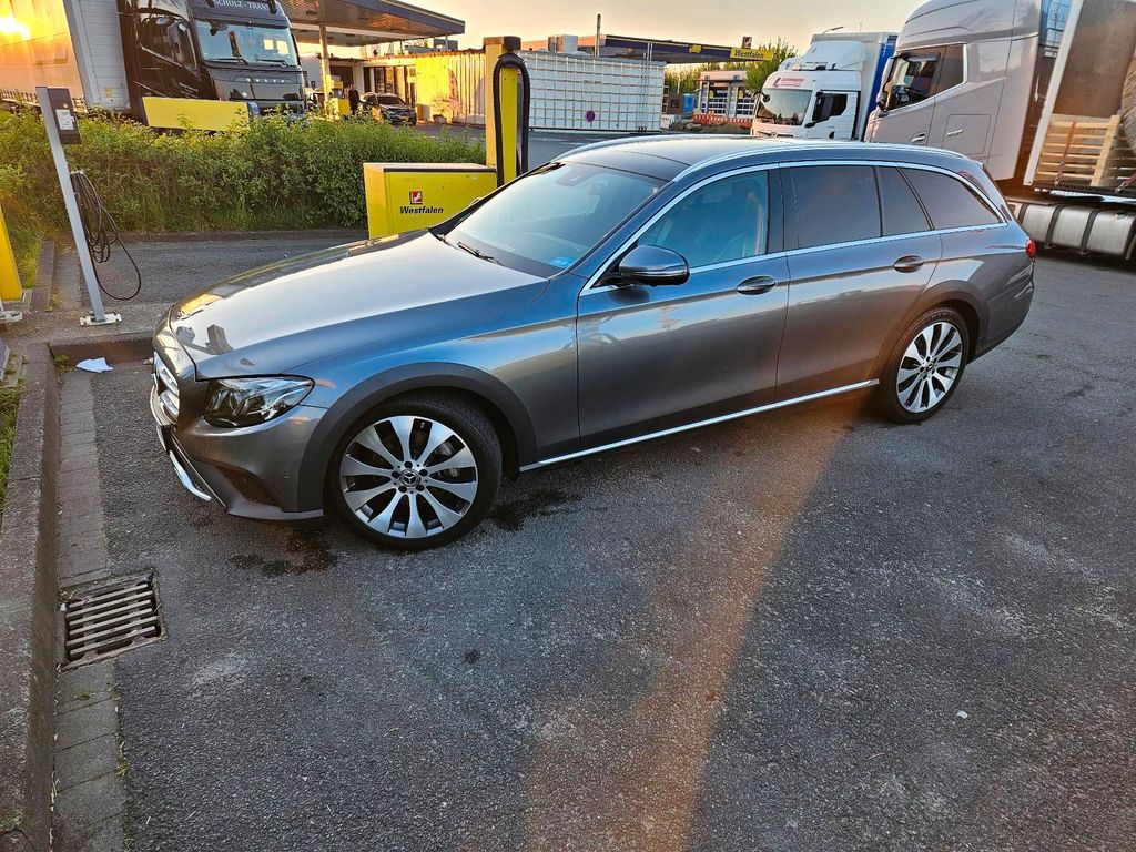 Image of Mercedes-Benz E 220