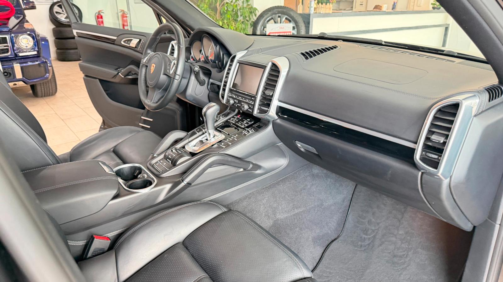 PORSCHE CAYENNE PLATINIUM EDITION 3.0 V6 245ch 4X4 BVA Toit ouvrant Sièges chauffants cuir Historique présent - 1ERE MAIN
