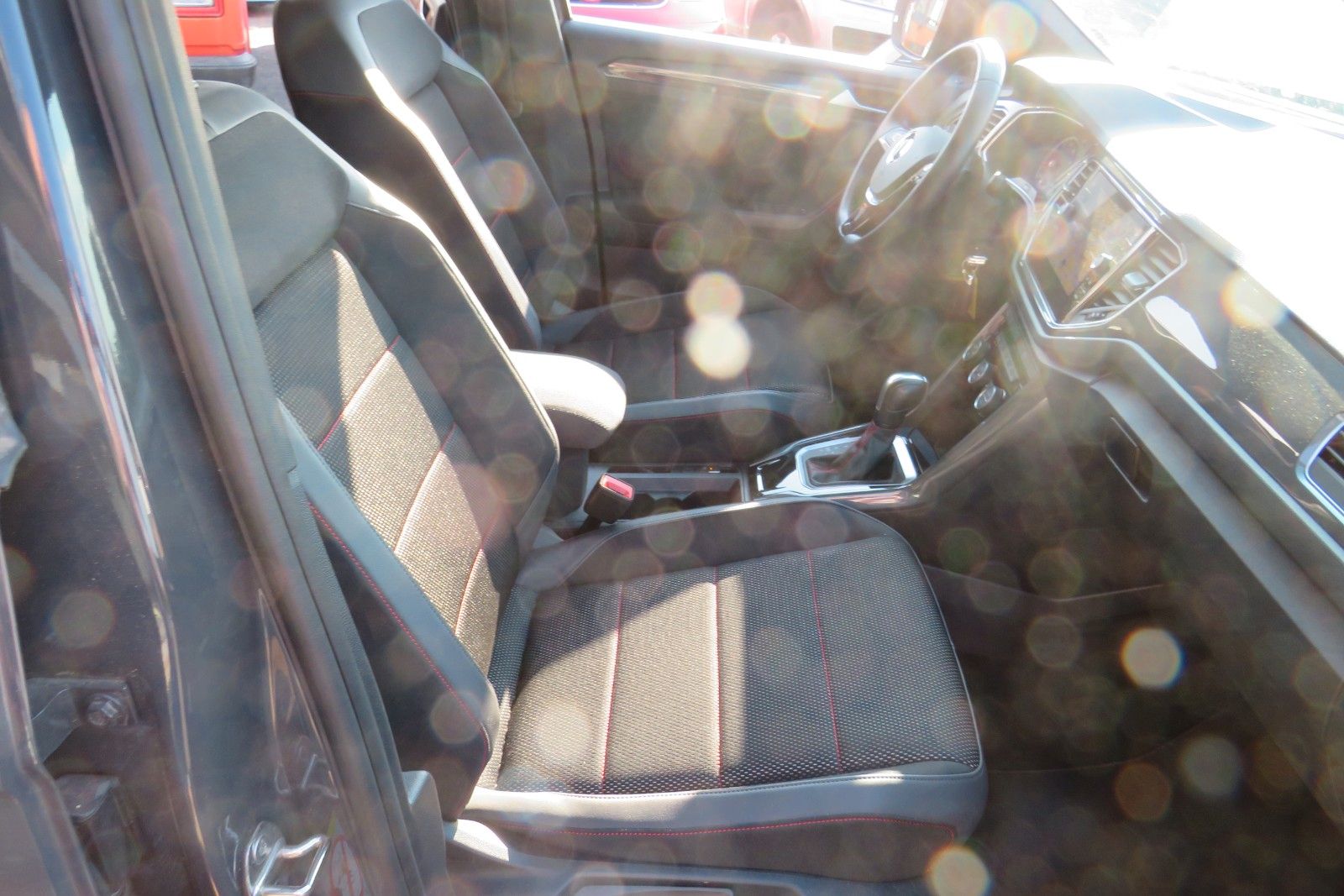 Fahrzeugabbildung Volkswagen T-Roc Sport ACC LED PDC NAVI DAB 1.HAND