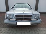 Mercedes-Benz E 320 T  / 7-Sitzer / H-Kennzeichen  - gebrauchte Mercedes-Benz E 320 aus dem Jahr 1994