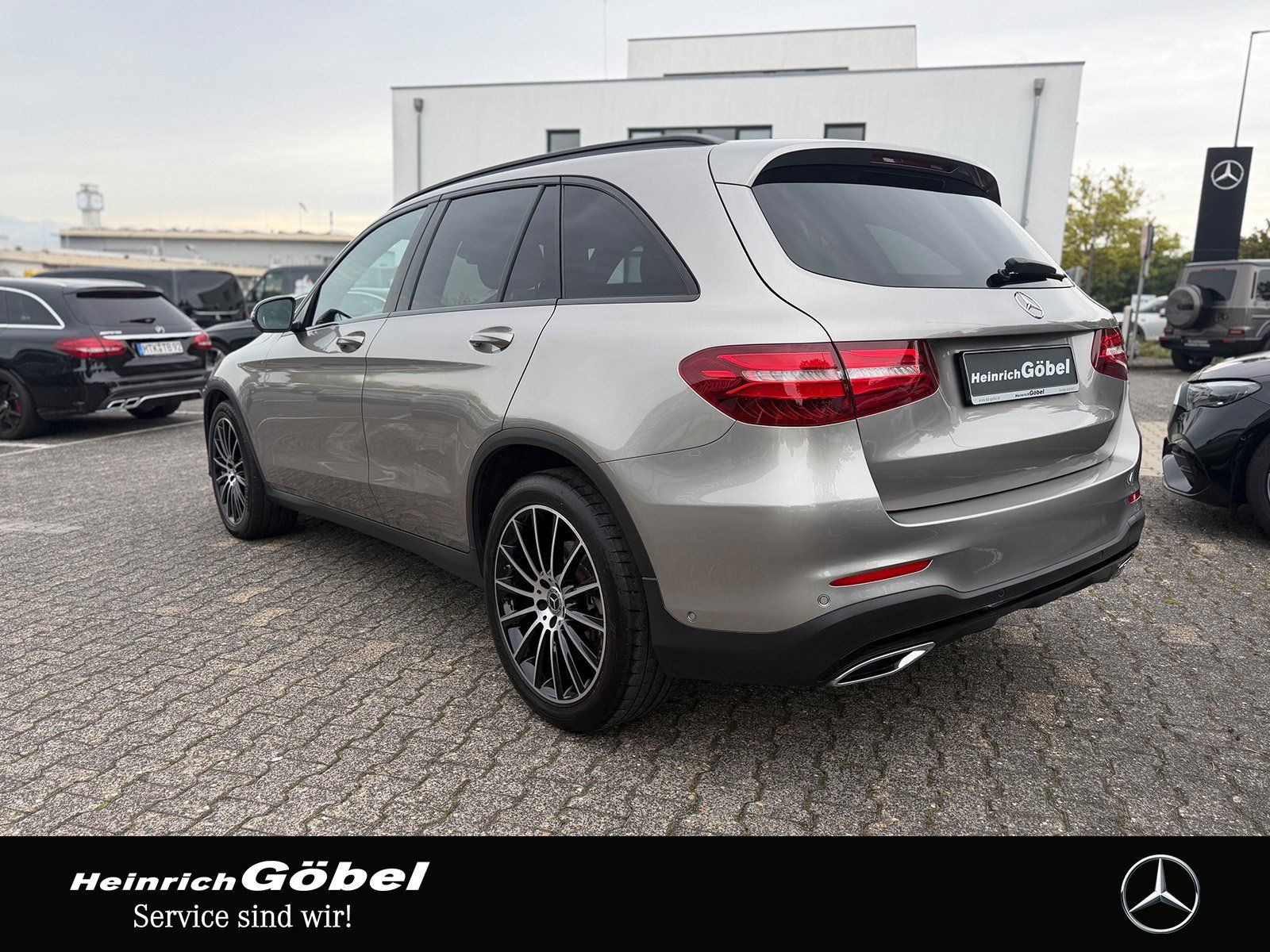 Fahrzeugabbildung Mercedes-Benz GLC 220 d 4M AMG+PANORAMA+ILS+20ZOLL+NIGHTP.+AHK