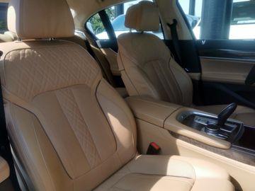 BMW 740 - 12
