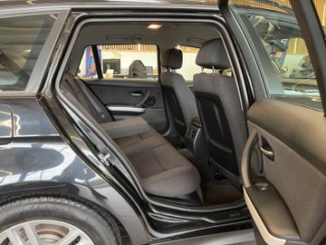 BMW 318i  Touring *NAVI*KLIMA*TEMPOMAT*>SZHZ*