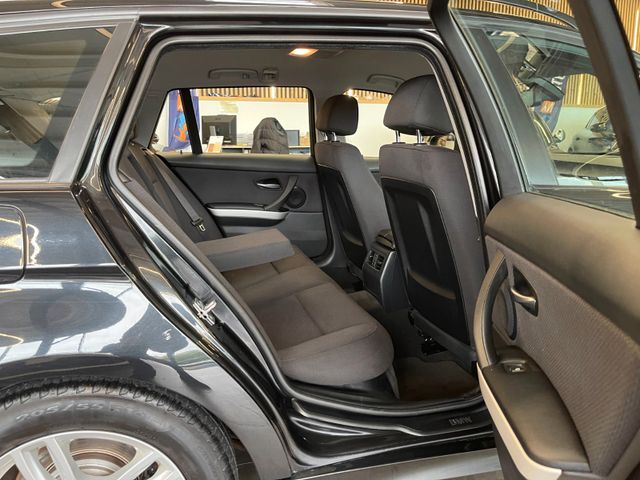 BMW 318i  Touring *NAVI*KLIMA*TEMPOMAT*>SZHZ*