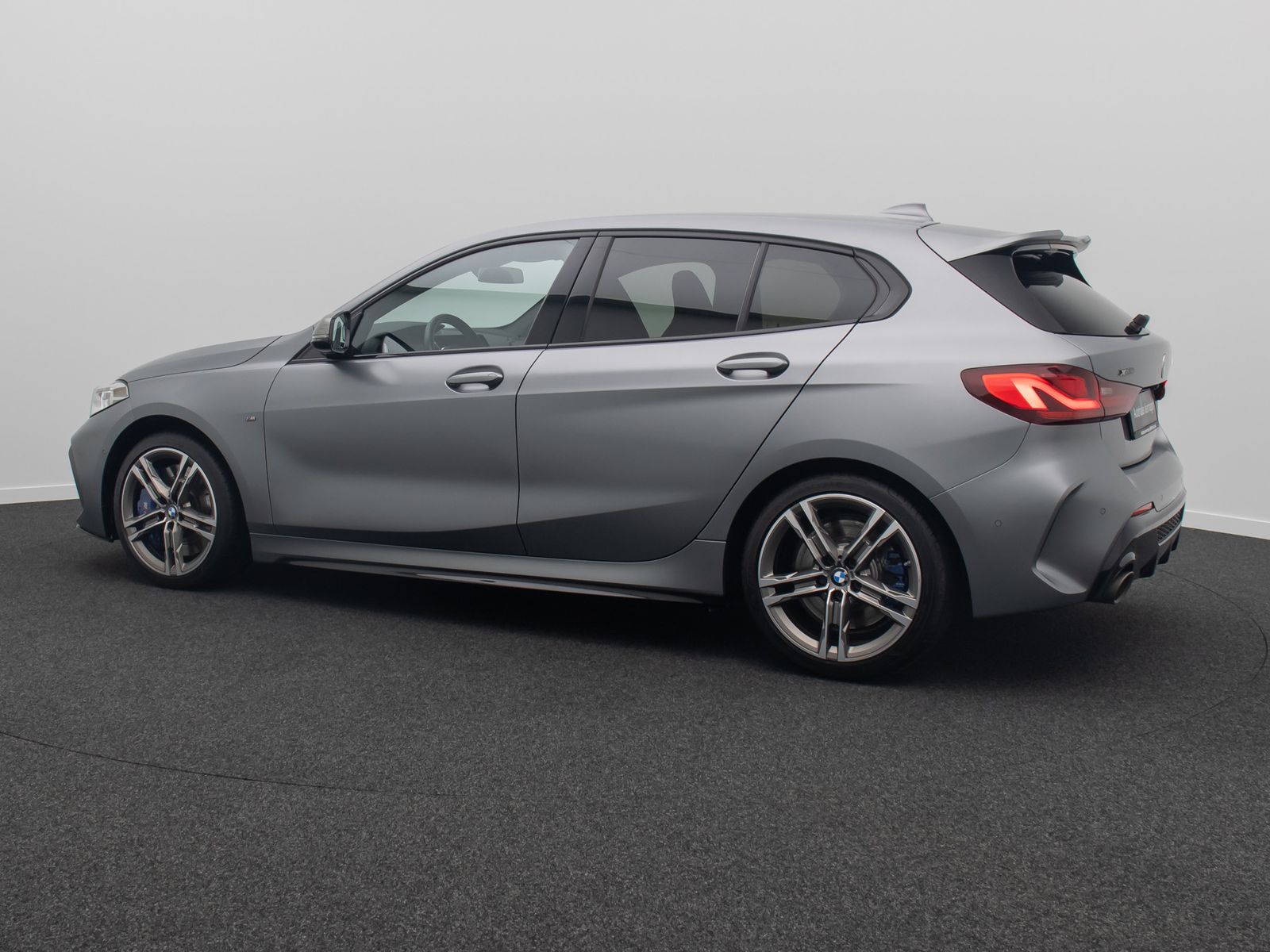 Fahrzeugabbildung BMW M135 xD HUD DAB Kamera HiFi Komfort 18Zoll