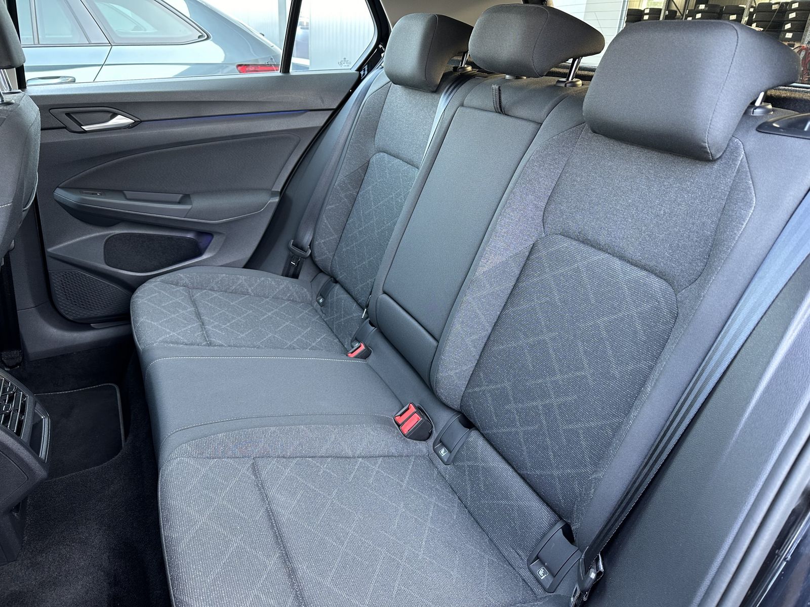 Fahrzeugabbildung Volkswagen Golf VIII 2.0 TDI DSG Life NAV+LED+AHK+ACC+18ZO