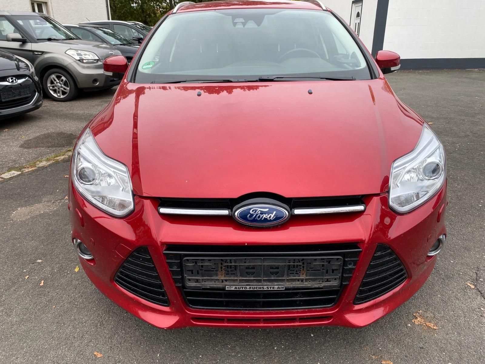 Ford Focus 2011 — салон