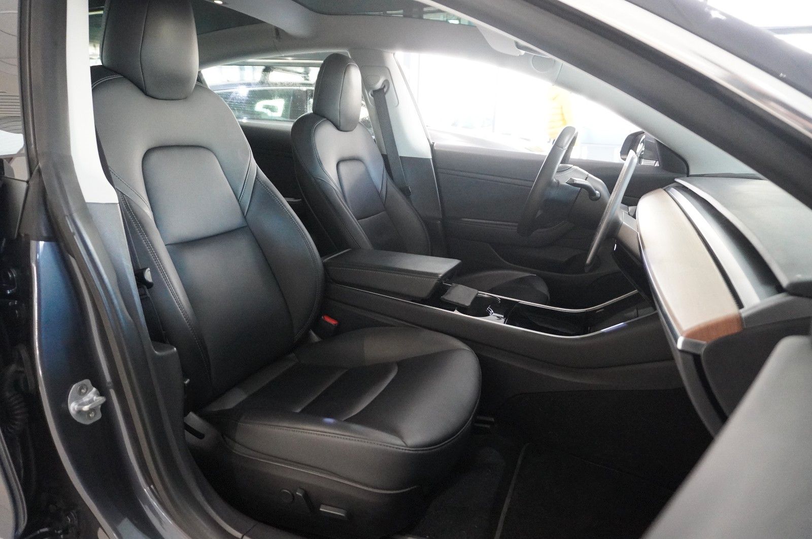 Fahrzeugabbildung Tesla Model 3 Standard Range Plus NAVI/KAMERA/SH/PANO