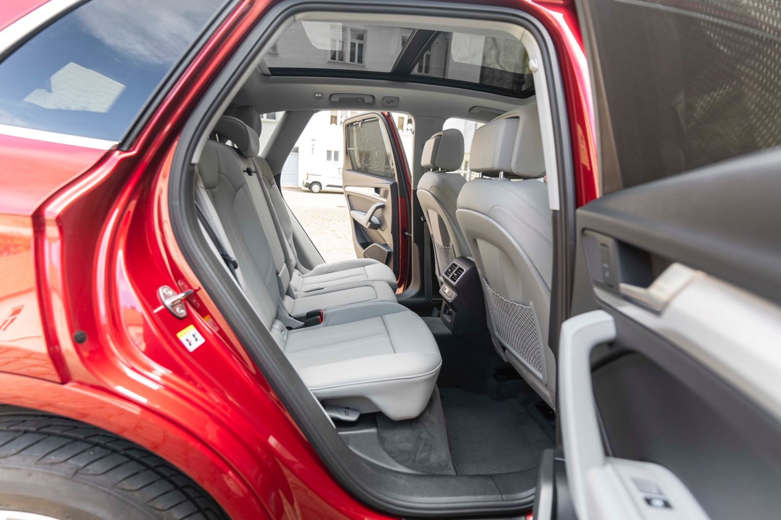 Fahrzeugabbildung Audi Q5 TFSI QUATTRO S-LINE PANO LED KAM NAV SZH SZB