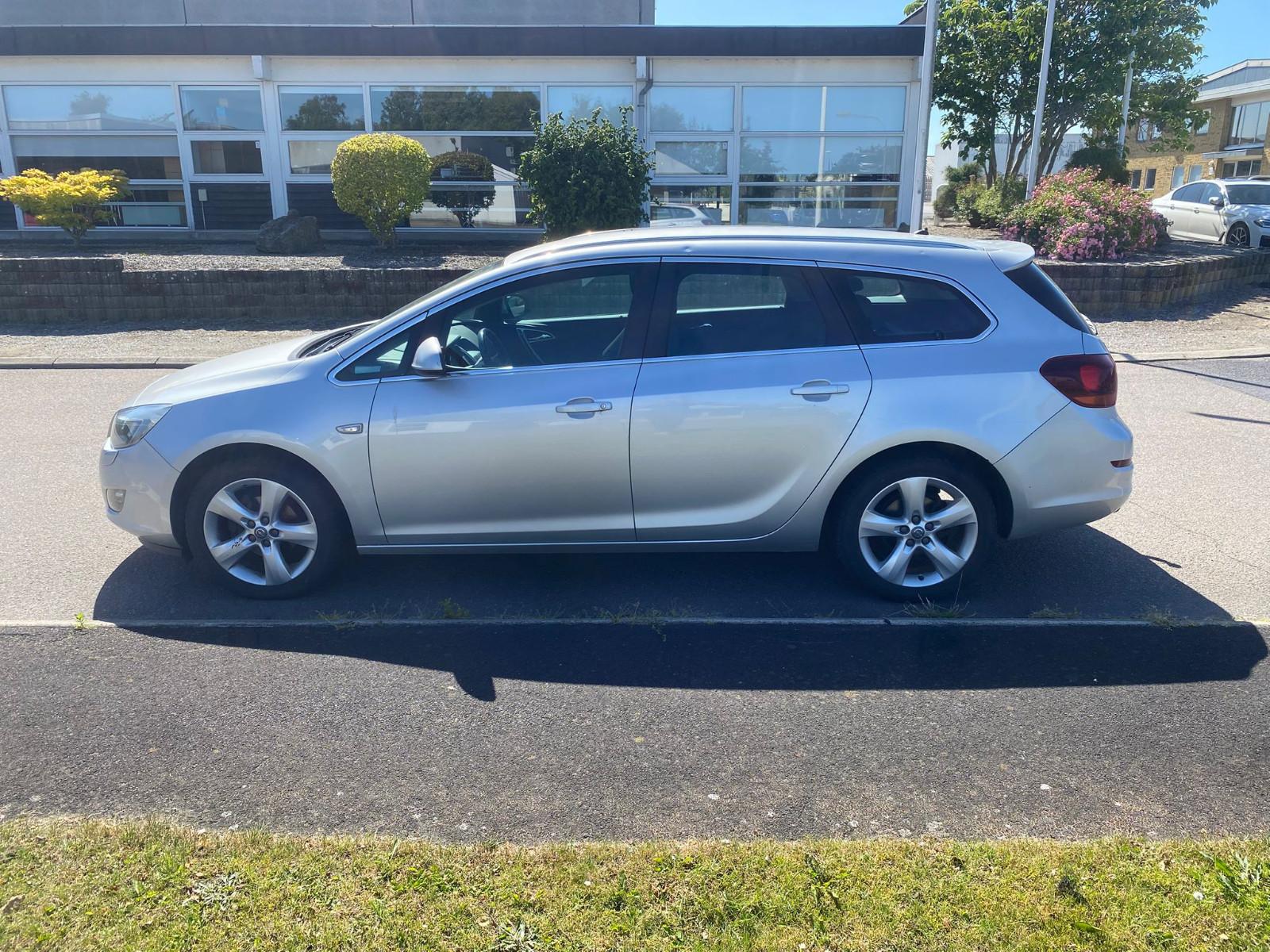 Opel Astra 2012 — photo 5