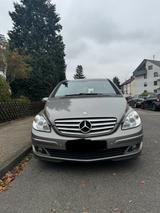 Mercedes-Benz B 170 - - Mercedes-Benz B 170 in Stuttgart