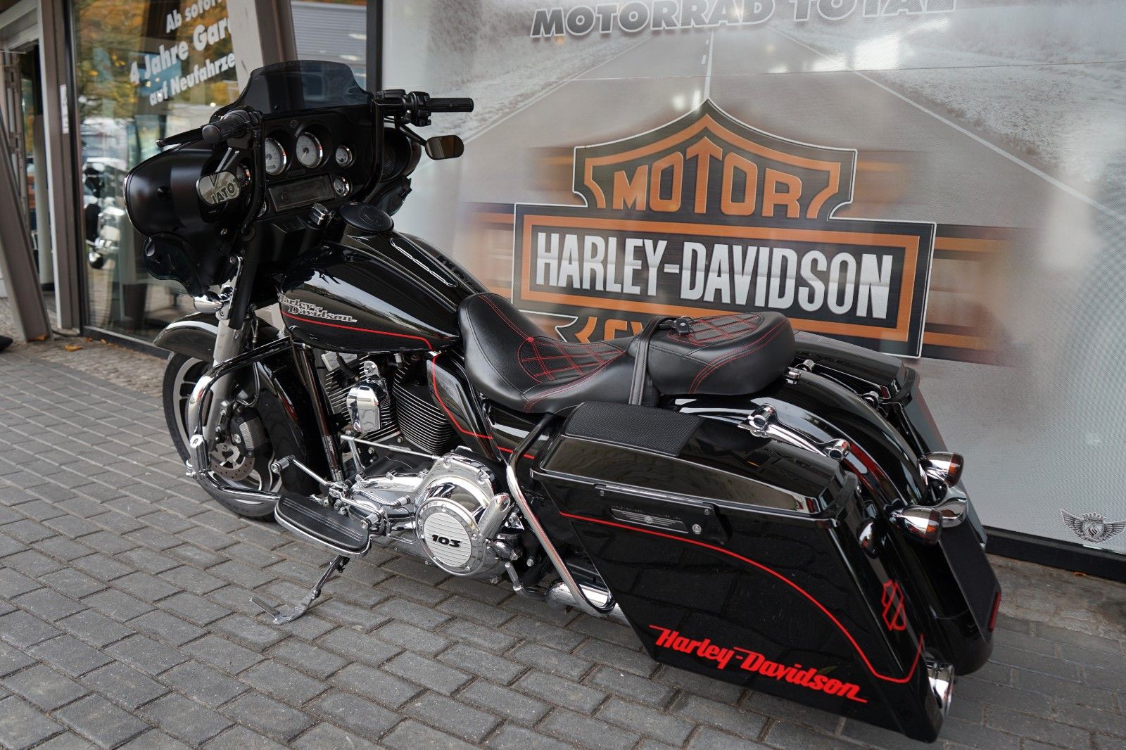 Fahrzeugabbildung Harley-Davidson Street Glide Bagger FLHX mit viel Zubehör