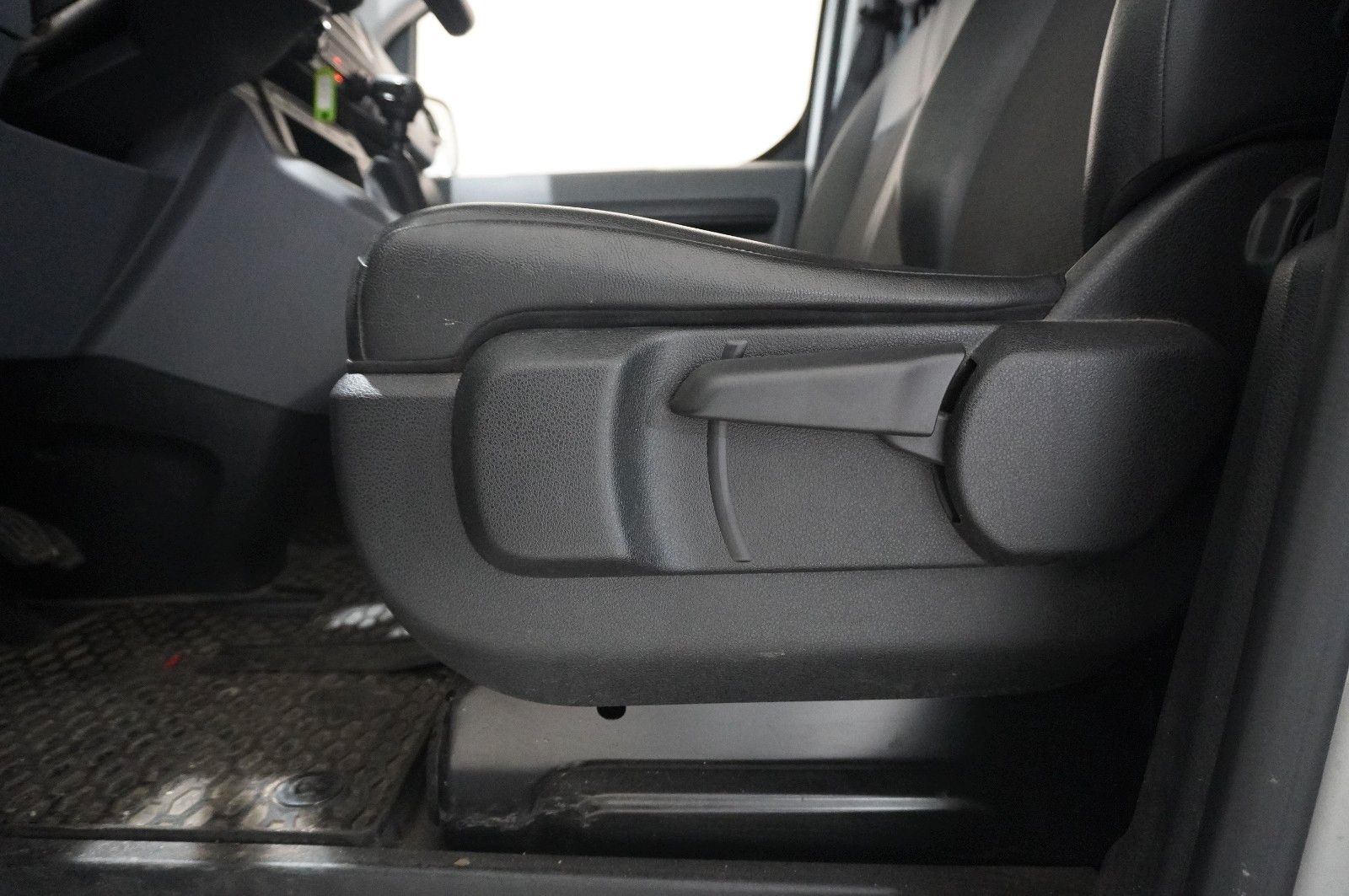 Fahrzeugabbildung Opel Vivaro Cargo 1.5D M EDITION KLIMA/DAB+/PDC/TEMP.