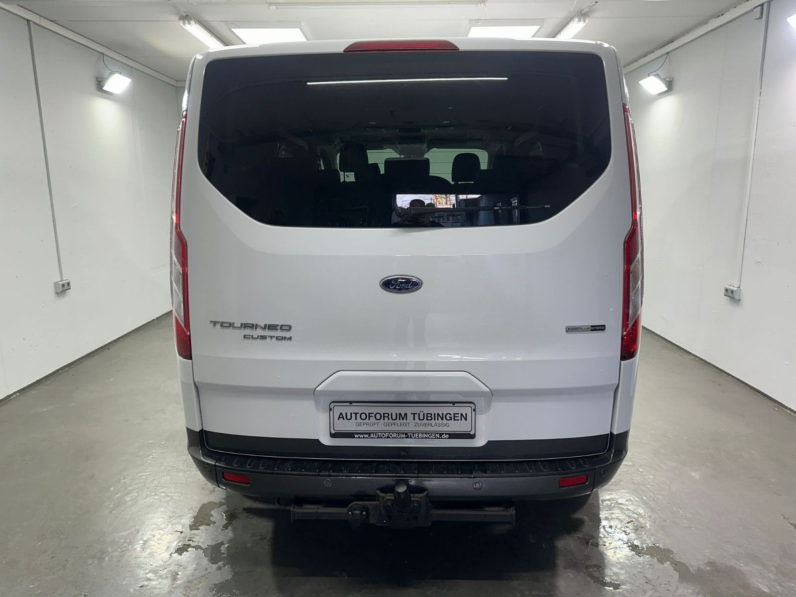 Fahrzeugabbildung Ford Tourneo Custom 320  L1H1 *AHK*ACTIVE*8-Sitzer*