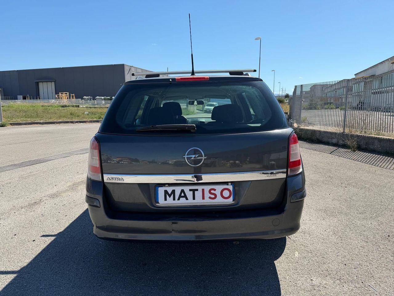 Opel Astra 2010 — photo 6