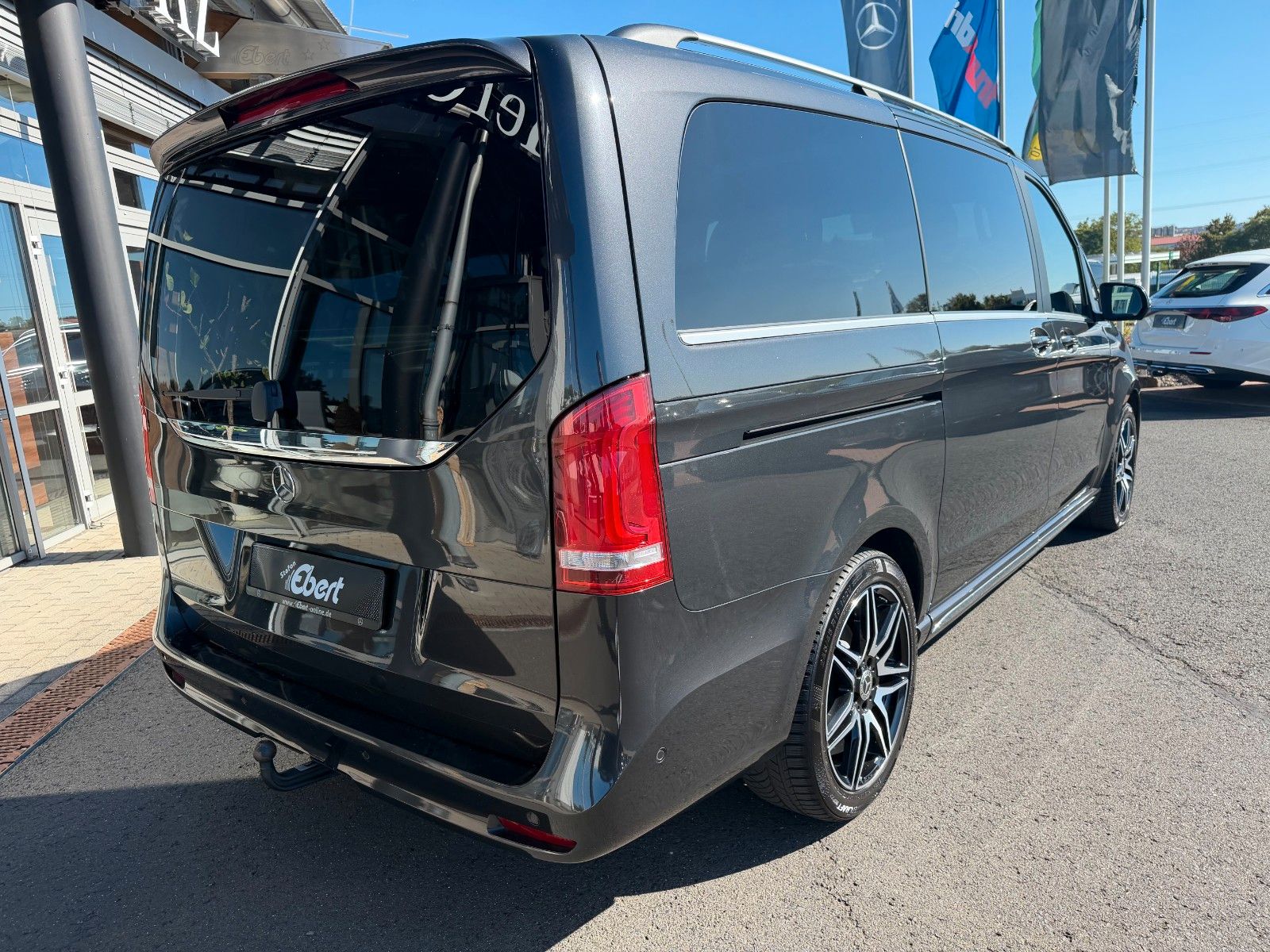Fahrzeugabbildung Mercedes-Benz V 300 d EXCLUSIVE ED AMG AIRMATICAHK2,5to Pano