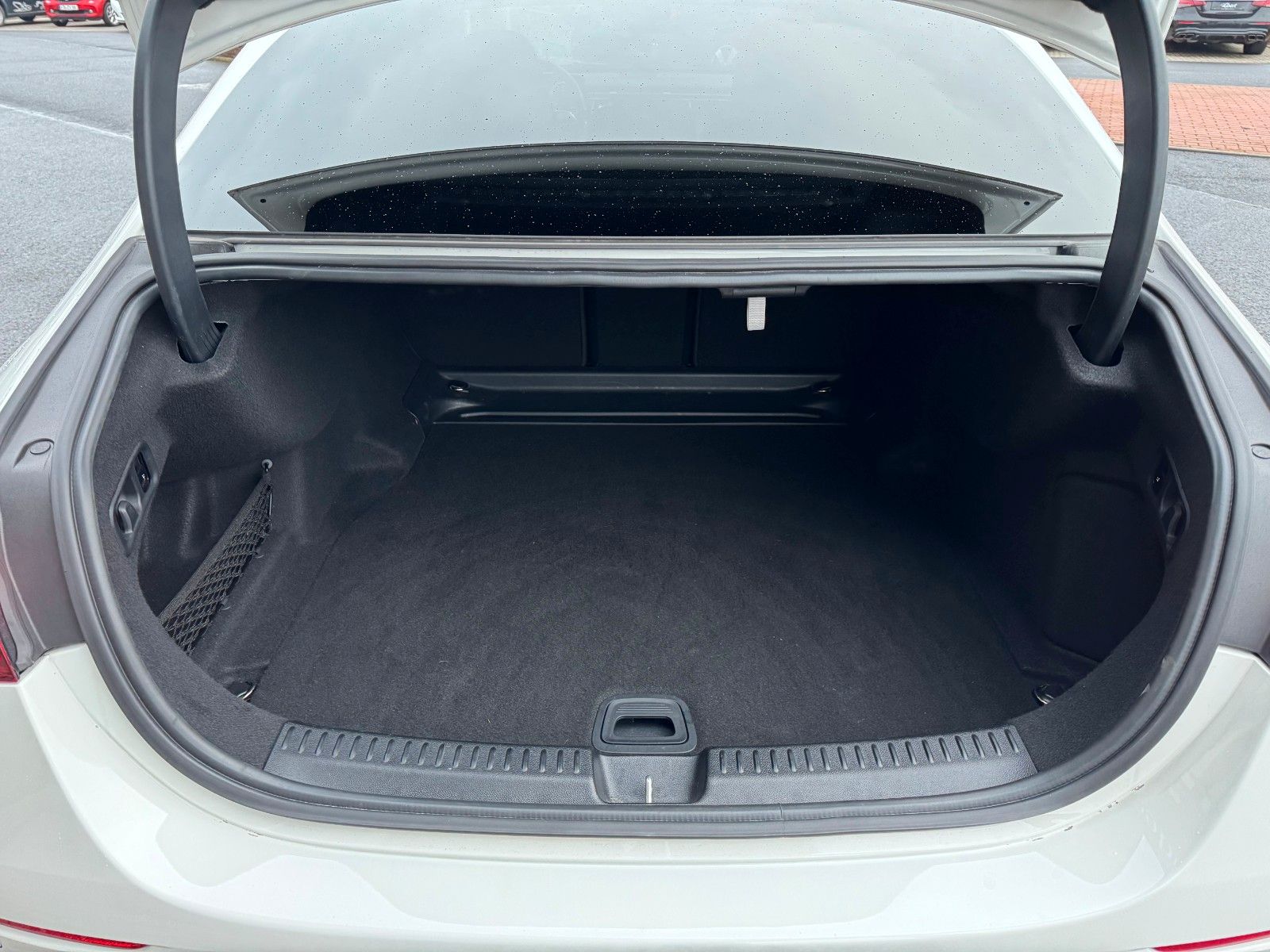 Fahrzeugabbildung Mercedes-Benz E 450 4M Avantgarde+Pano+DistrPro+Digital+360