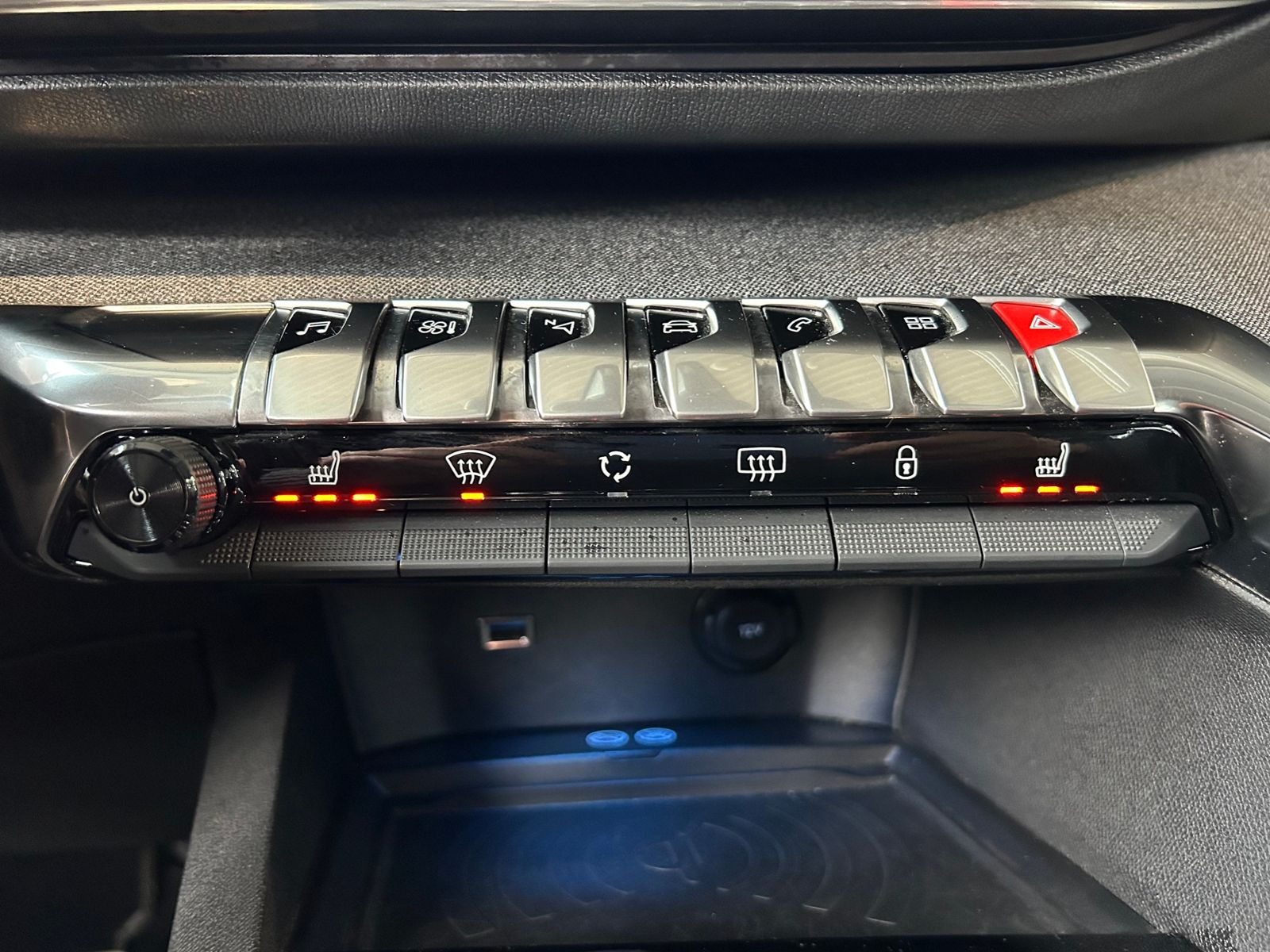Fahrzeugabbildung Peugeot 3008 Allure KLIMA LED NAV SHZ ALU