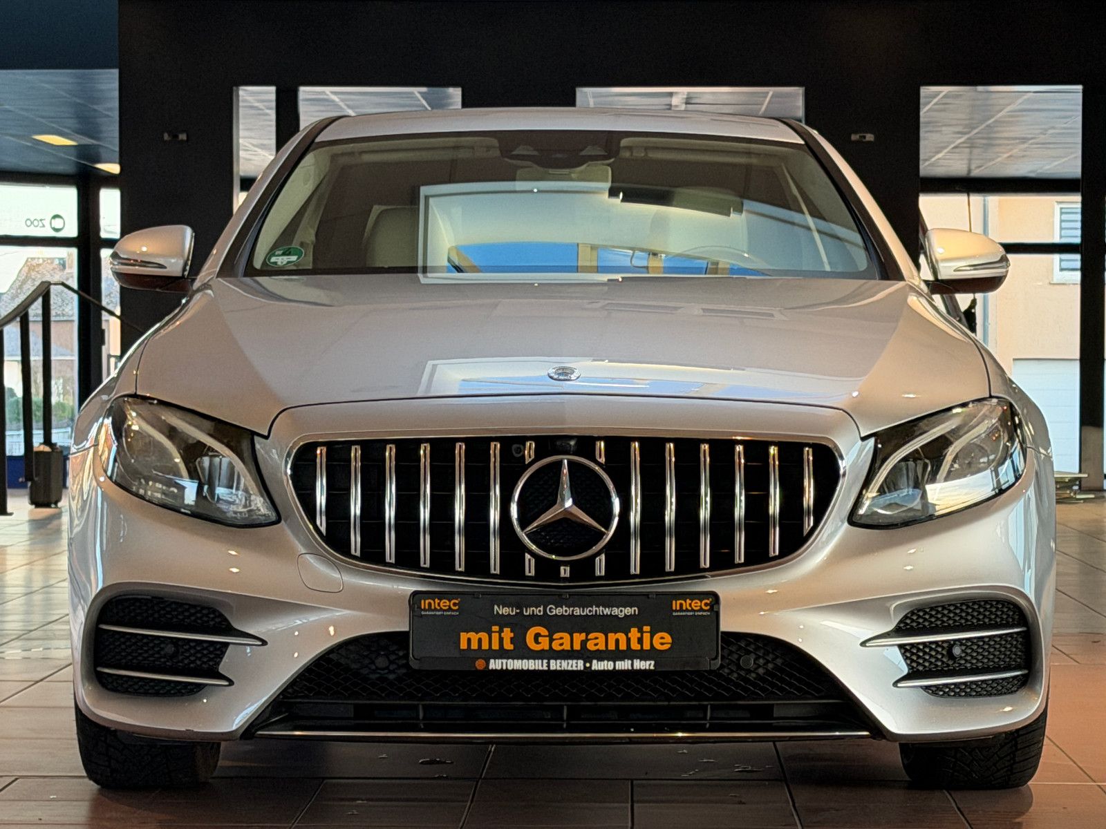 Fahrzeugabbildung Mercedes-Benz E 300 de/AMG/HEAD-UP/VIRTUAL/AMBIENTE/BURMESTER/