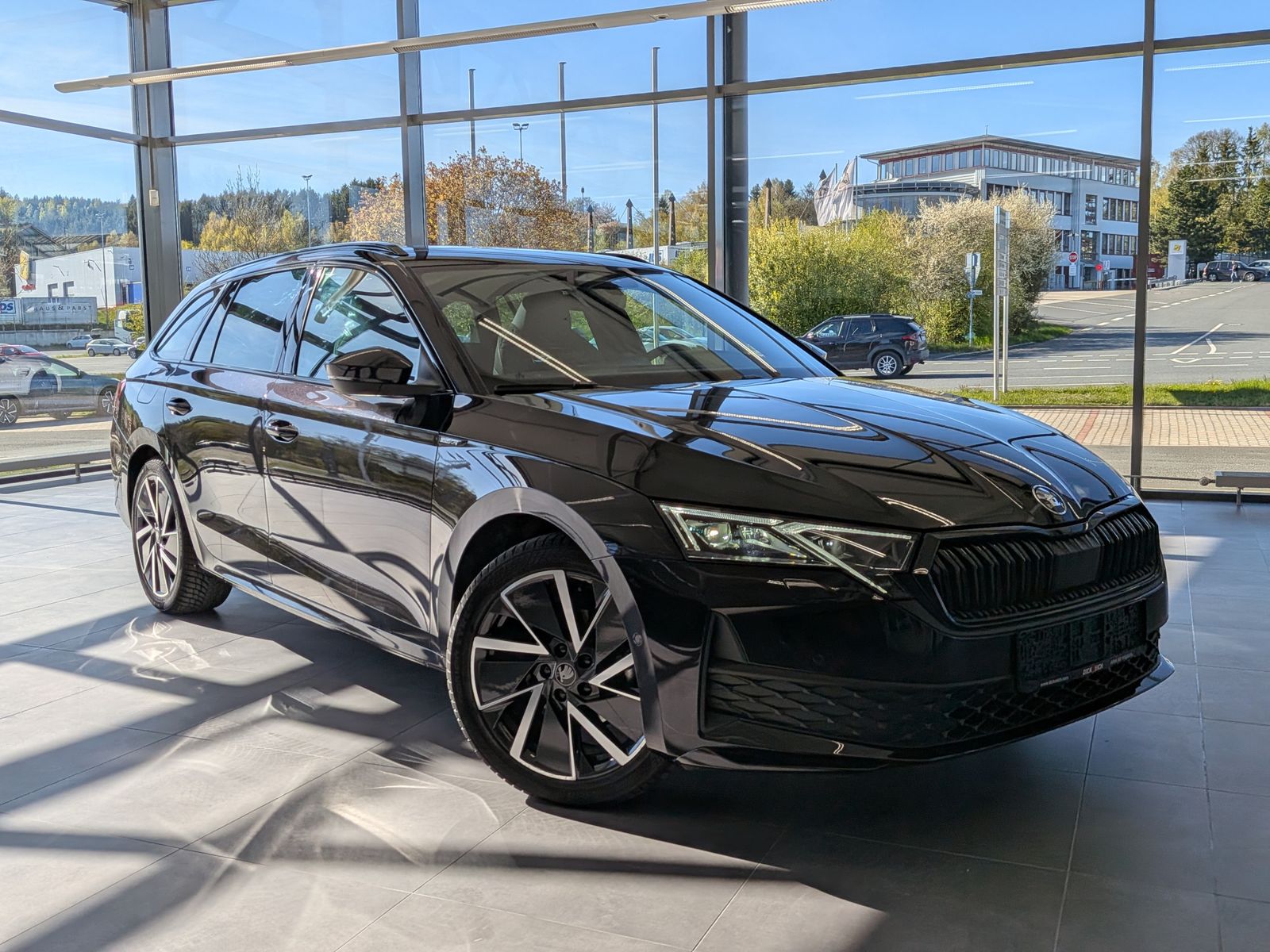 Fahrzeugabbildung SKODA Octavia 1.5 TSI Sportline Pano Matrix AHK 5J-Gar