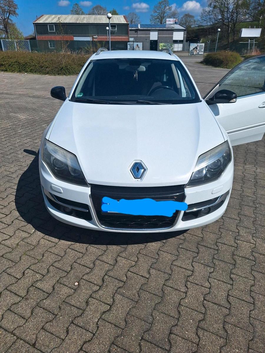 Renault Laguna 2012 — rear view