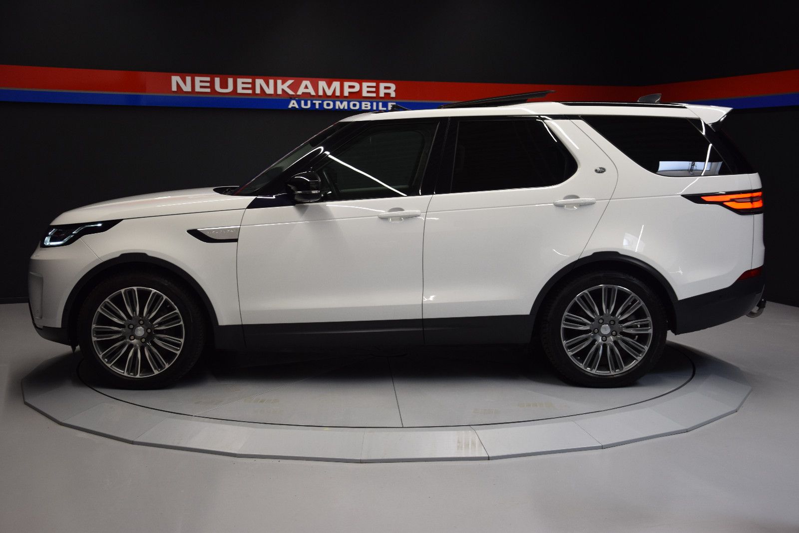 Fahrzeugabbildung Land Rover Discovery 5 HSE SDV6 Pano 7. Sitze Meridian 360°