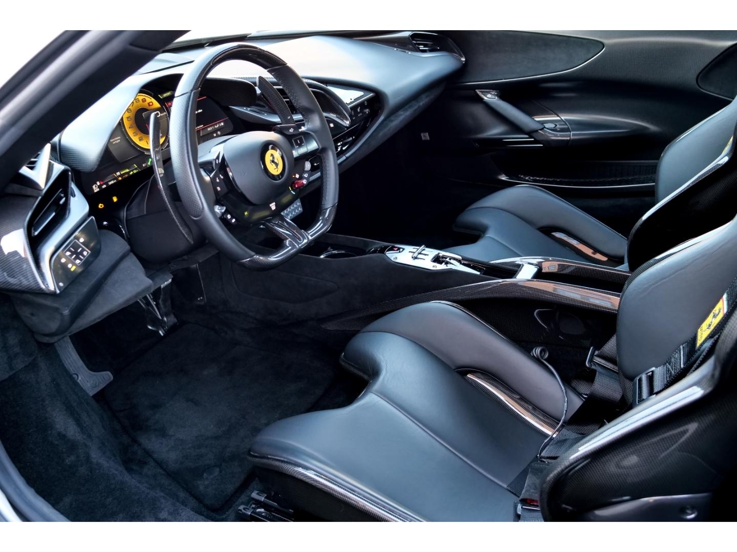 Ferrari SF90 Stradale *Carbon-Felge*Racingsitze*Assetto-