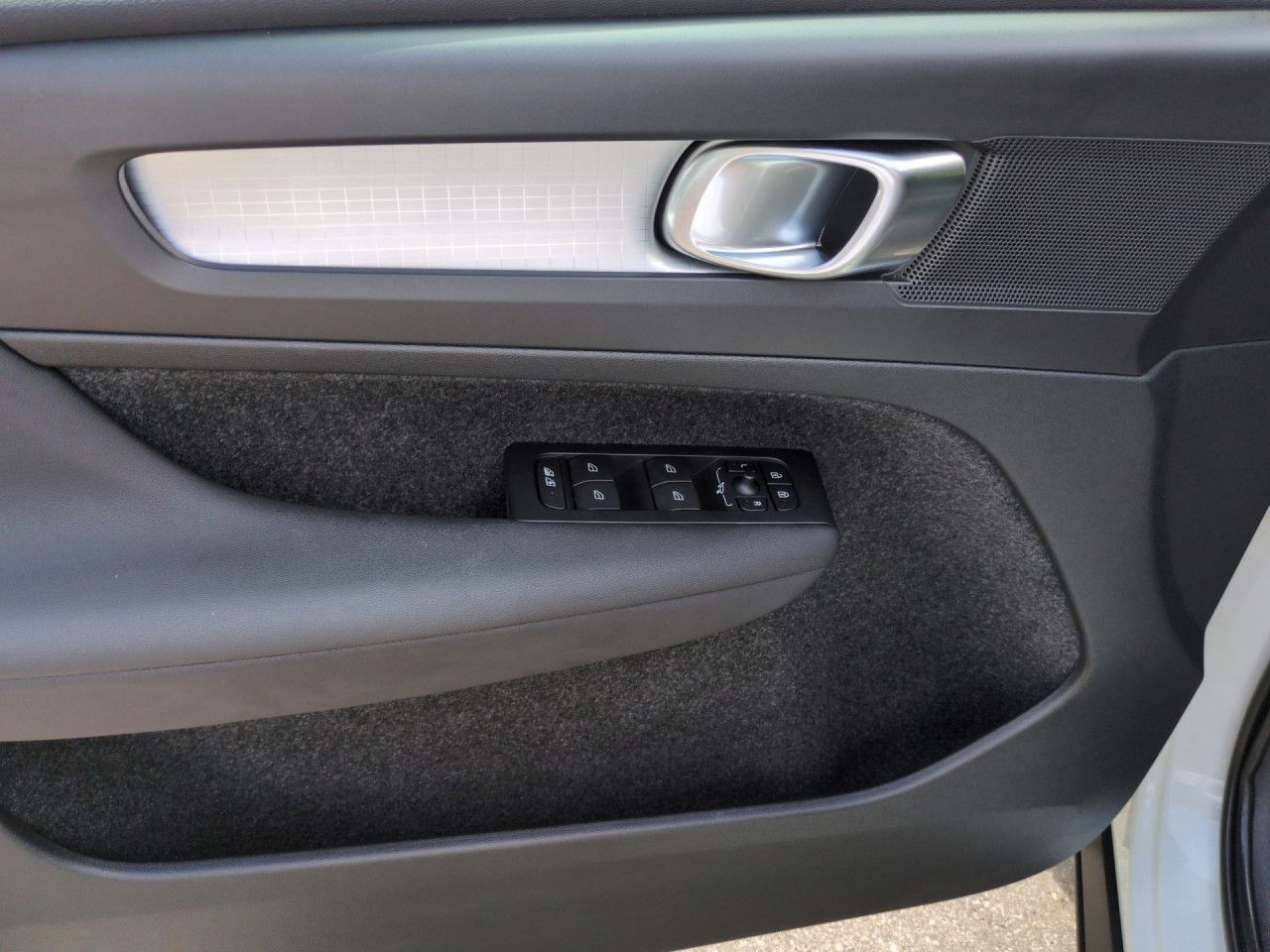 Volvo XC40 T3 Momentum Pro 2WD Automatik Bluetooth LED foto 9