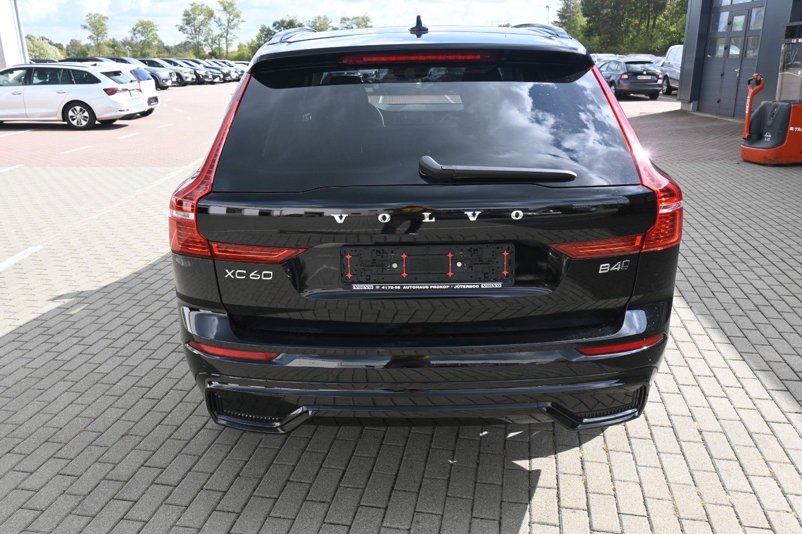 Fahrzeugabbildung Volvo XC60 B4 D AWD Ultimate Dark*STDHZG*360°*ACC*AHK