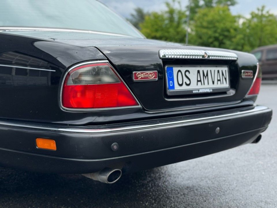Fahrzeugabbildung Jaguar Daimler X300 Double Six Lang (LWB) fast H Zul.