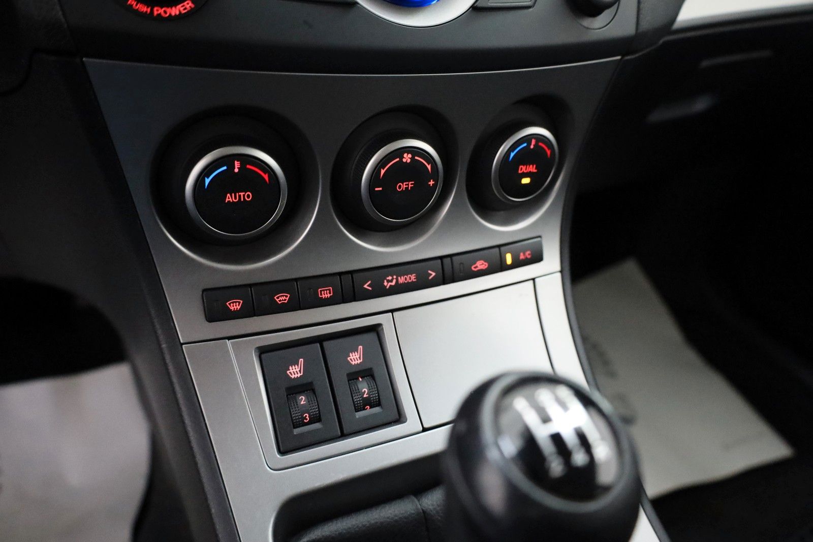 Fahrzeugabbildung Mazda 3 Lim. High-Line Climatronic,SH,PDC,Allwetter
