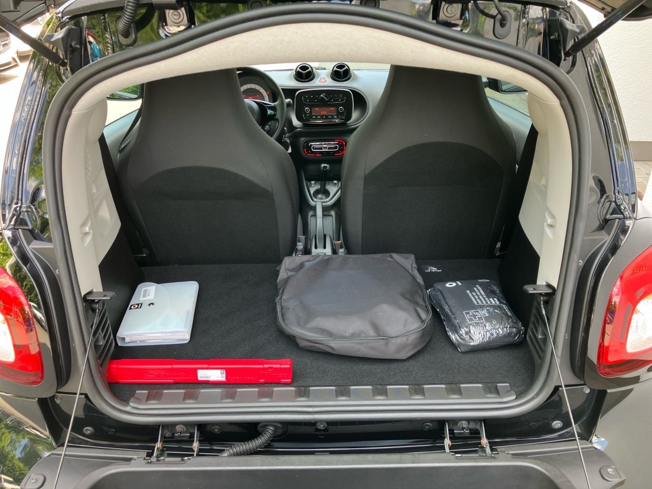 Fahrzeugabbildung Smart smart EQ fortwo 22KW+SITZHEIZ+KLIMAAUTO+DAB+USB