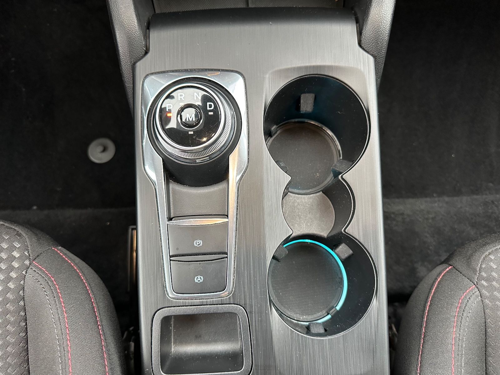 Fahrzeugabbildung Ford Focus Turnier 1.5 EB ST-Line AHK/Matrix/Sound