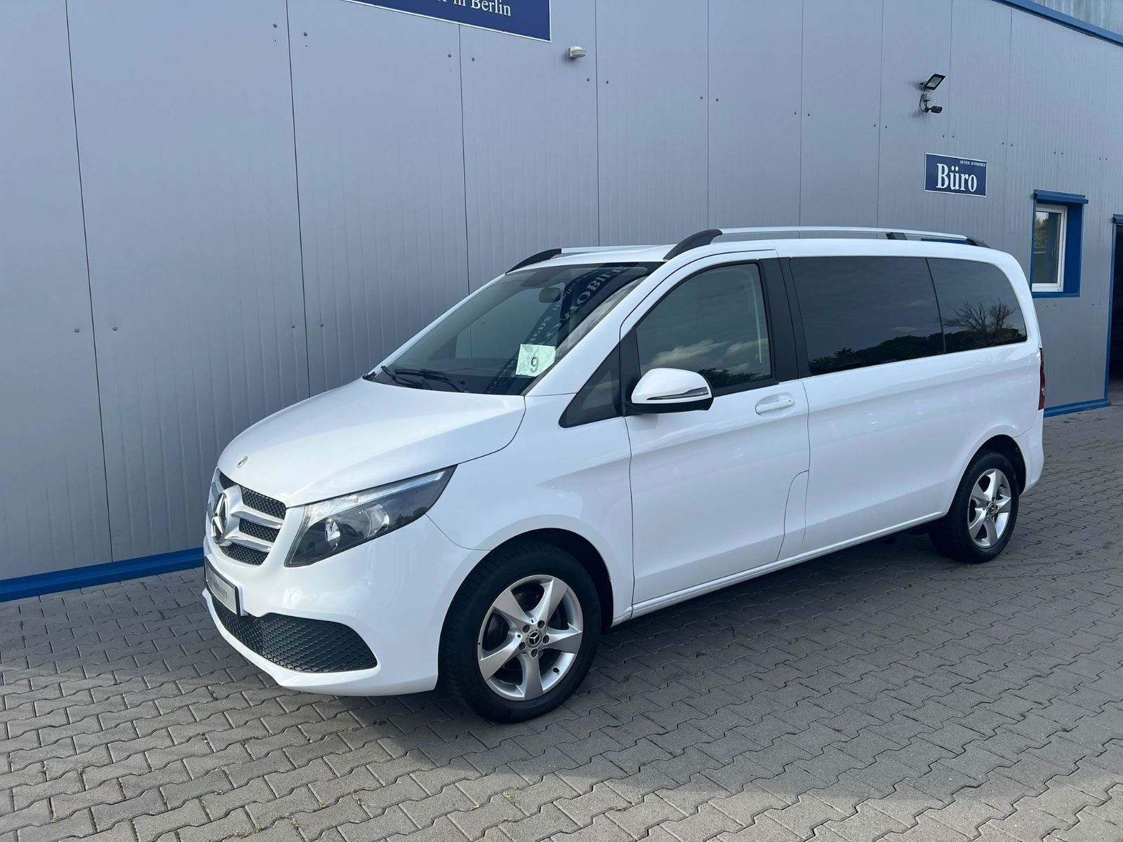 MERCEDES-BENZ V220 KOMPAKT 9G-TRONIC PDC NAVI MBUX AERODYNAMIK