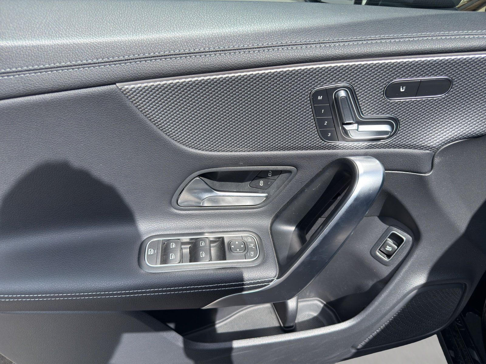 Fahrzeugabbildung Mercedes-Benz CLA200d SB Prog DISTR Memo AHK HighMBUX Busi HUD