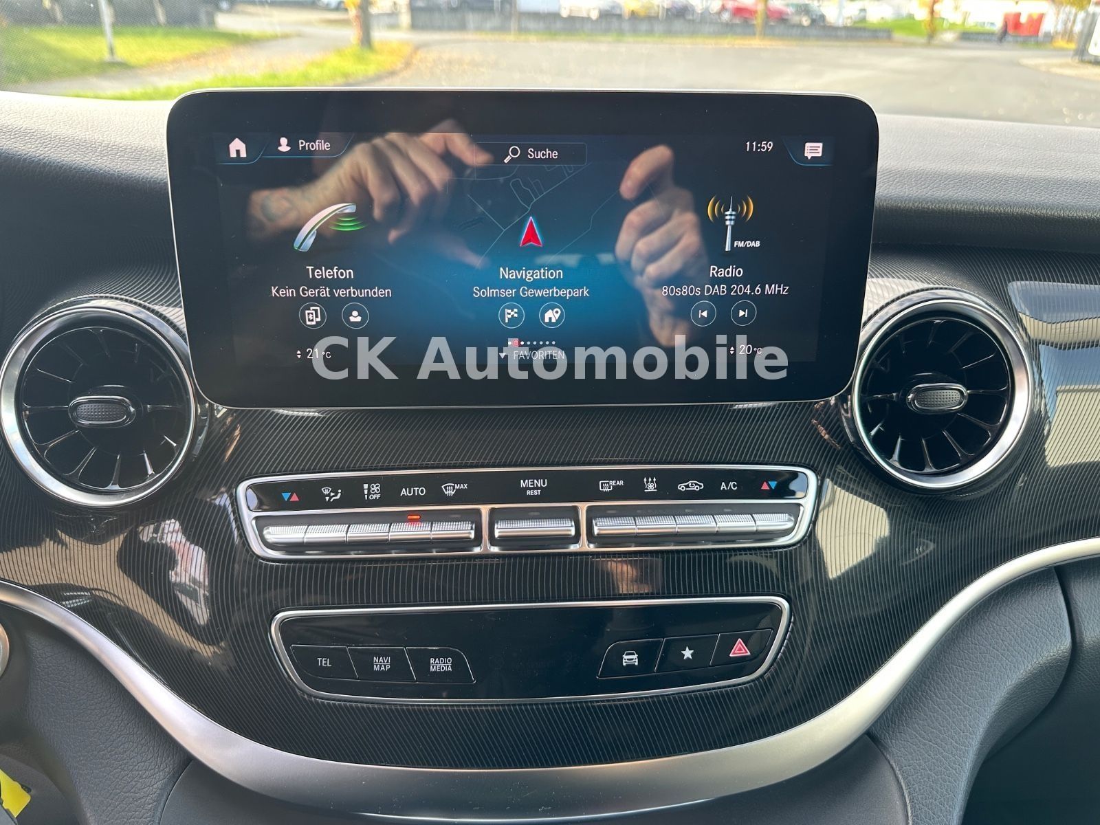 Fahrzeugabbildung Mercedes-Benz V 300d EDITION Kompakt/7 Sitze/Navi/LED/AHK