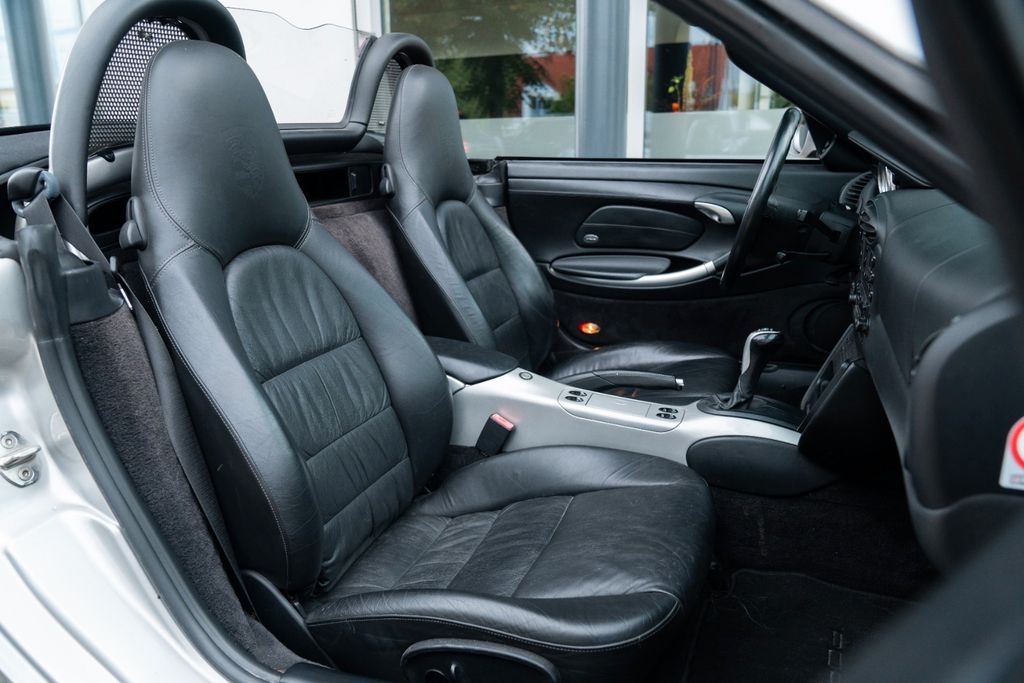 Porsche Boxster S/ SITZHEIZUNG/ CD/ HARMAN/ ALARM/ 18" Porsche Boxster S/ SITZHEIZUNG/ CD/ HARMAN/ ALARM/ 18"