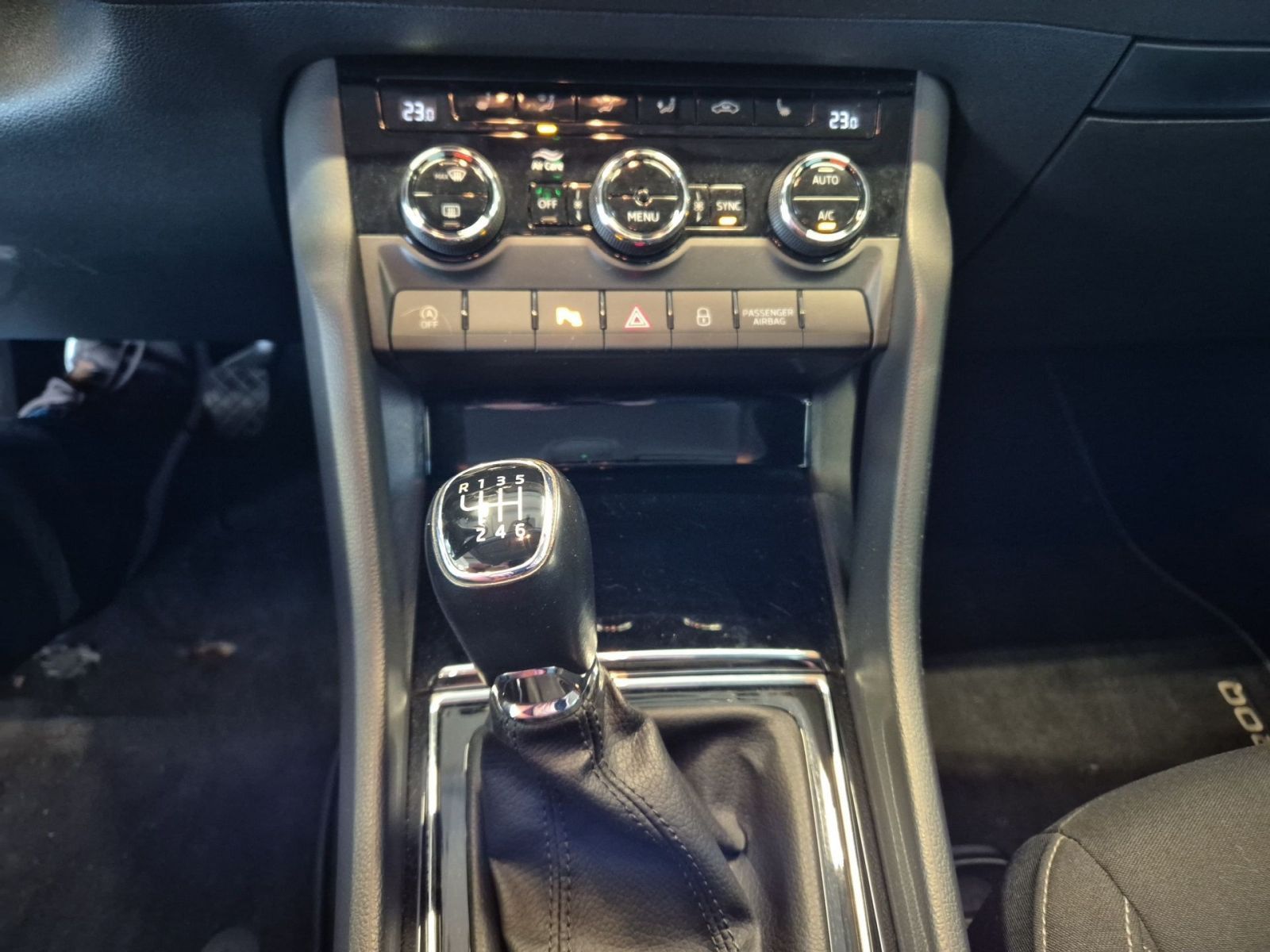 Fahrzeugabbildung SKODA Karoq Ambition