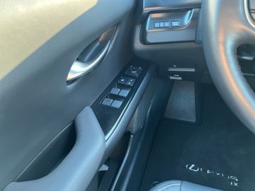 Lexus UX - 12