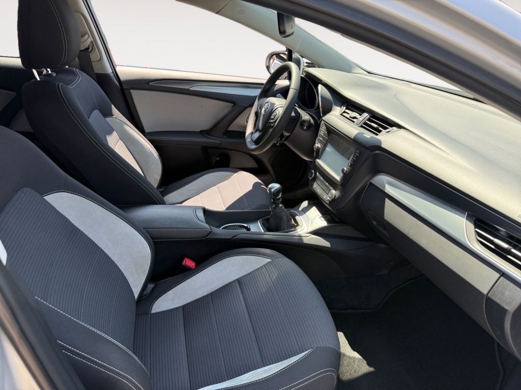 Fahrzeugabbildung Toyota Avensis Touring Sports 1.8 Team Deutschland